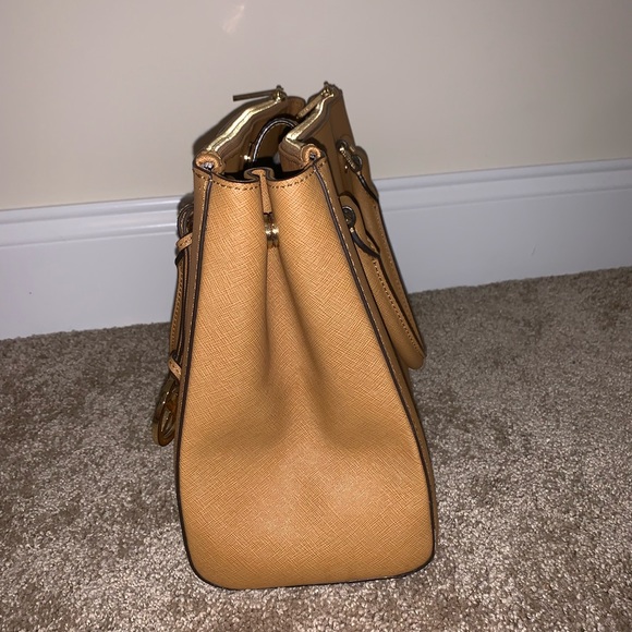 Purse - Picture 2 of 6